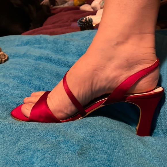 🚨NEVER WORN Michelangelo Niki Sexy Ruby Red Cross Strap Block Heel, Size 9.5M - Picture 8 of 14